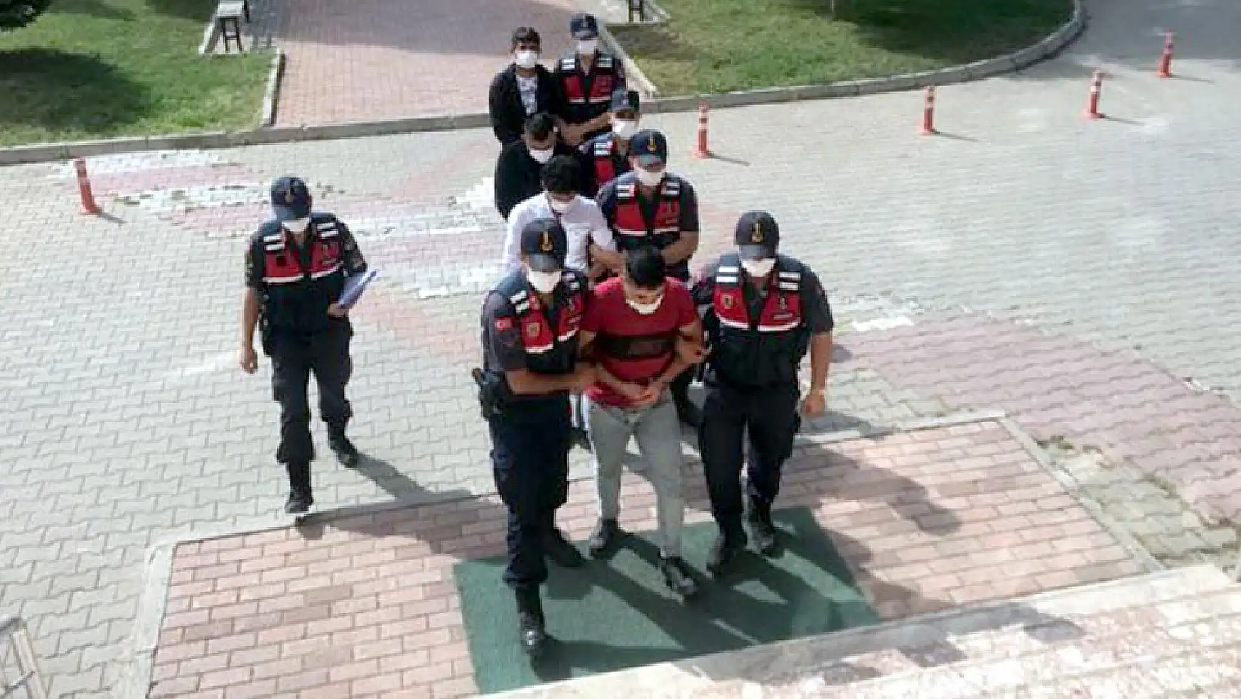 Konya'da sit alanında kaçak kazı yapan 3 kişi suçüstü yakalandı
