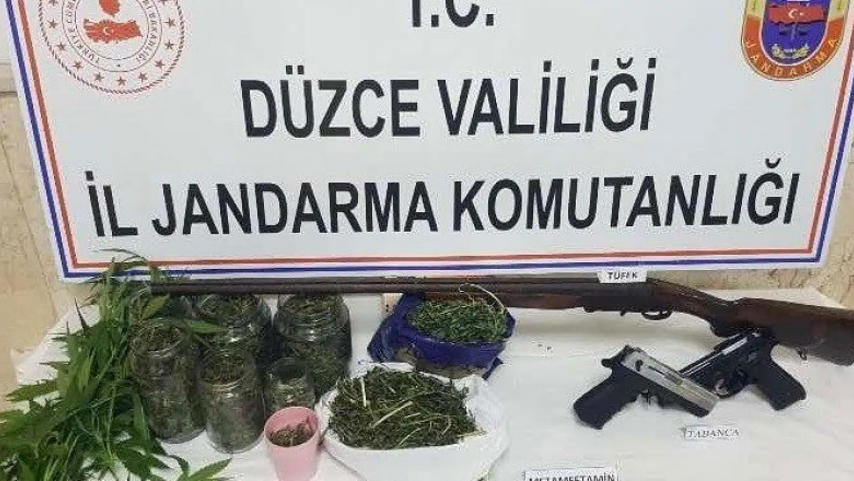 Jandarma uyuşturucu satıcılarına göz açtırmıyor