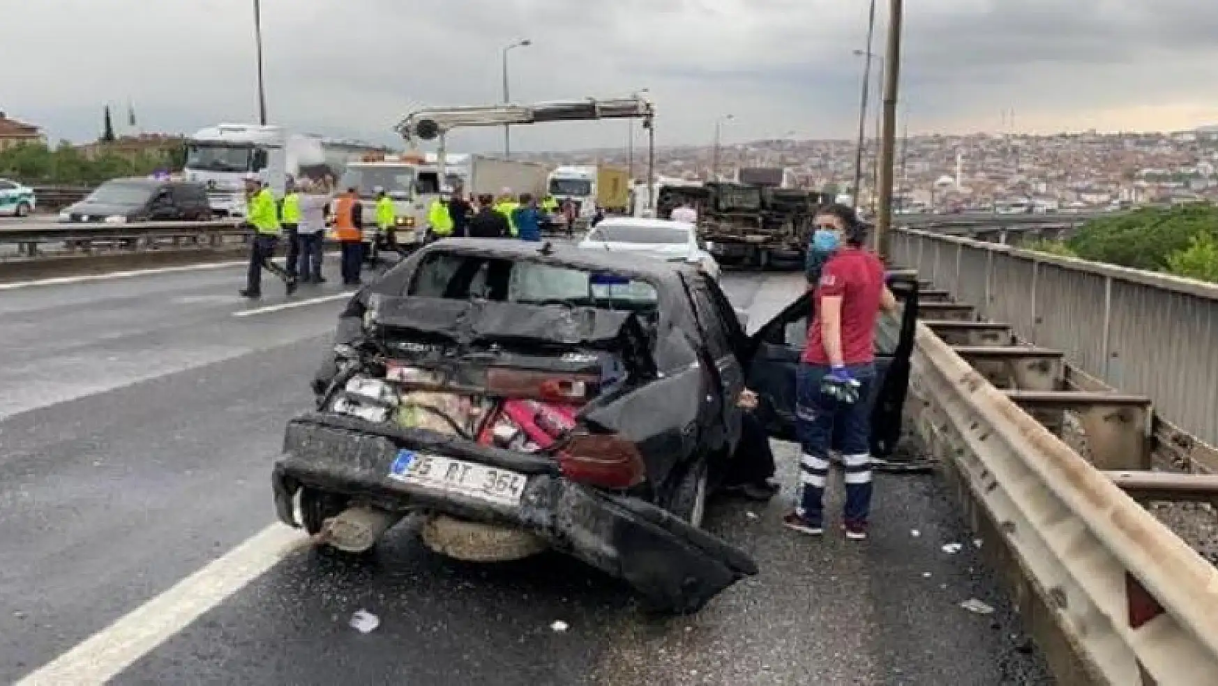 TEM Otoyolunda zincirleme kaza! İstanbul yönü ulaşıma kapandı