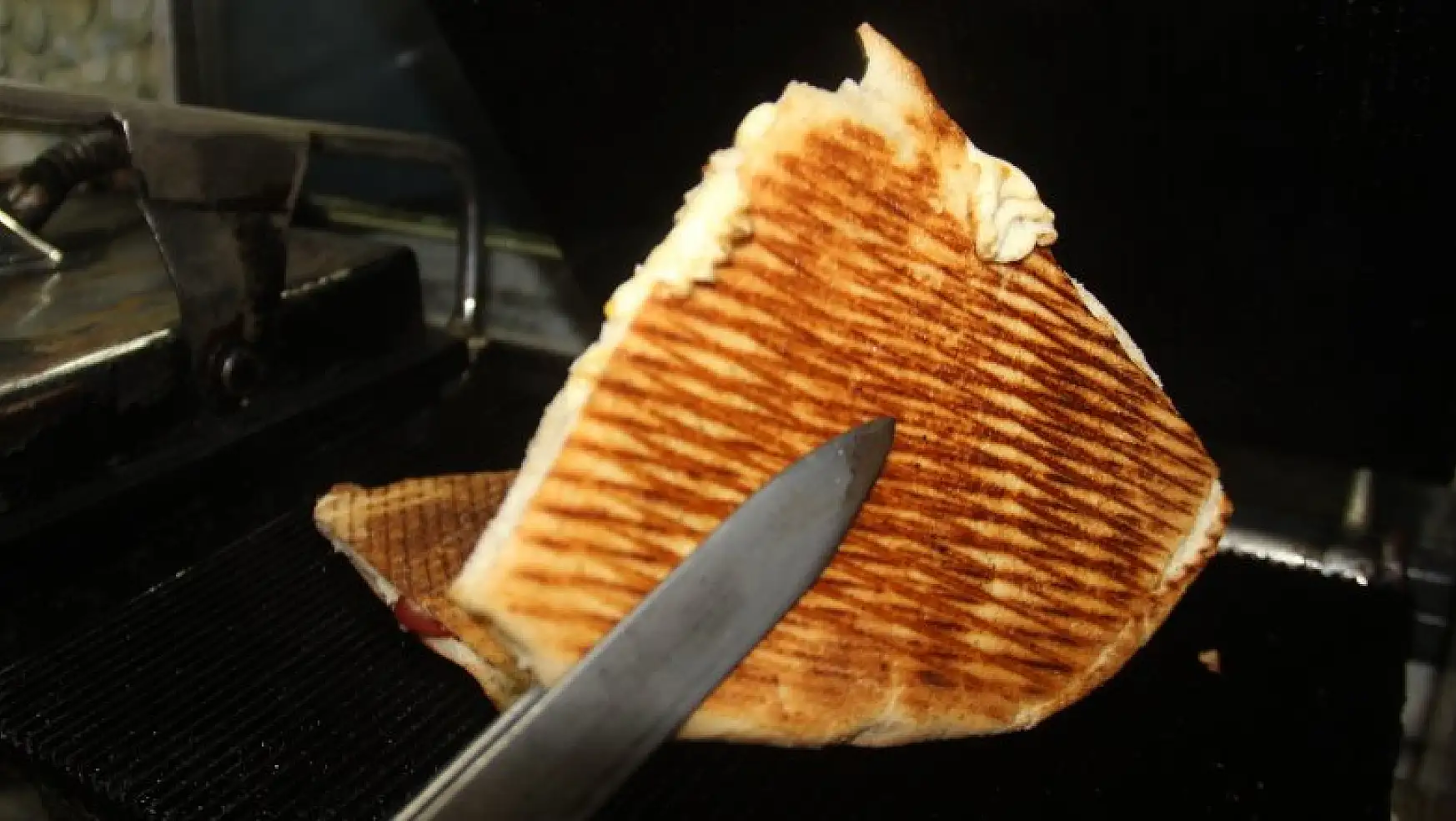 Konya'da yarım asırdır aynı tostu yapıyor
