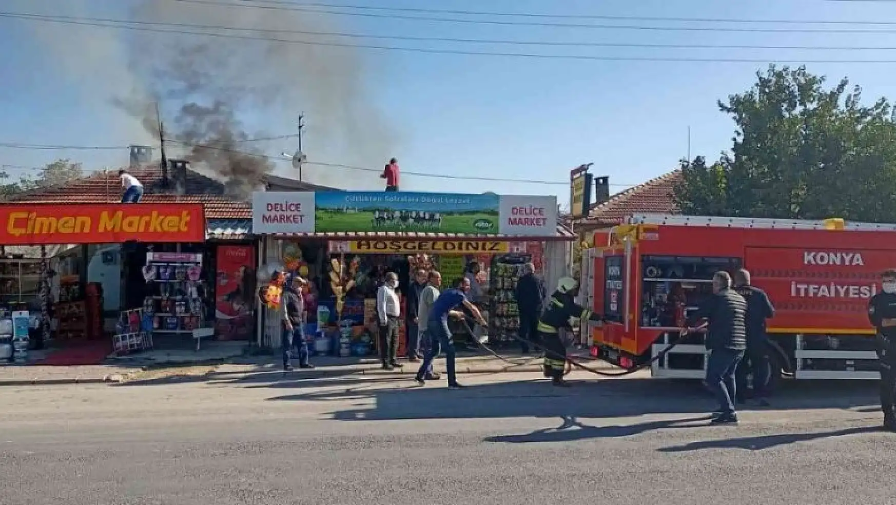 Konya'da depo ve marketlerin çatısında korkutan  yangın