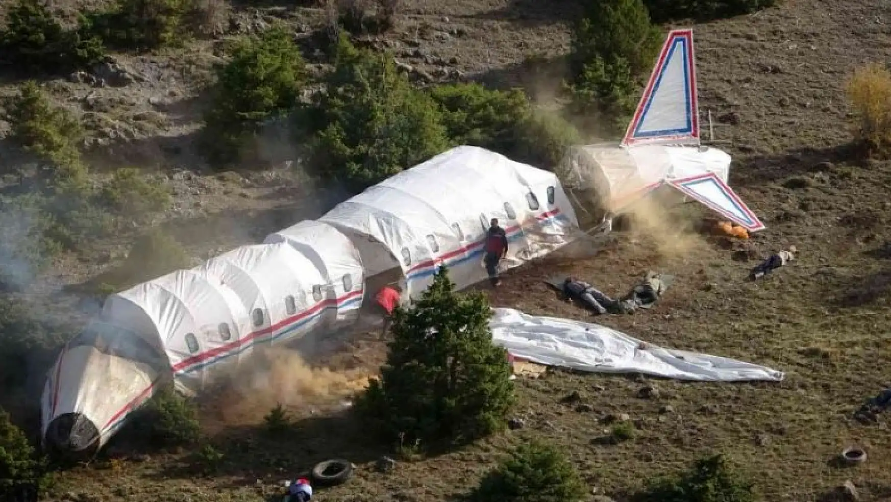 Konya'da uçak kazası tatbikatı gerçeğini aratmadı