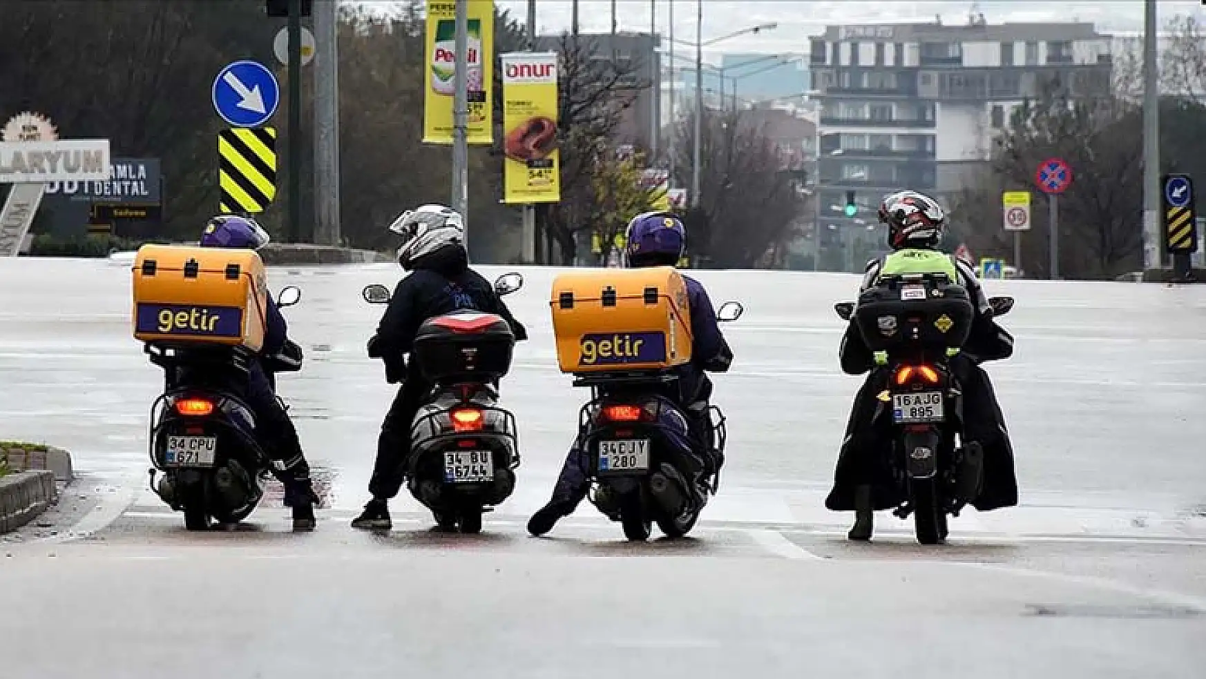 Türk-İş'ten motosikletli kuryelere tam destek