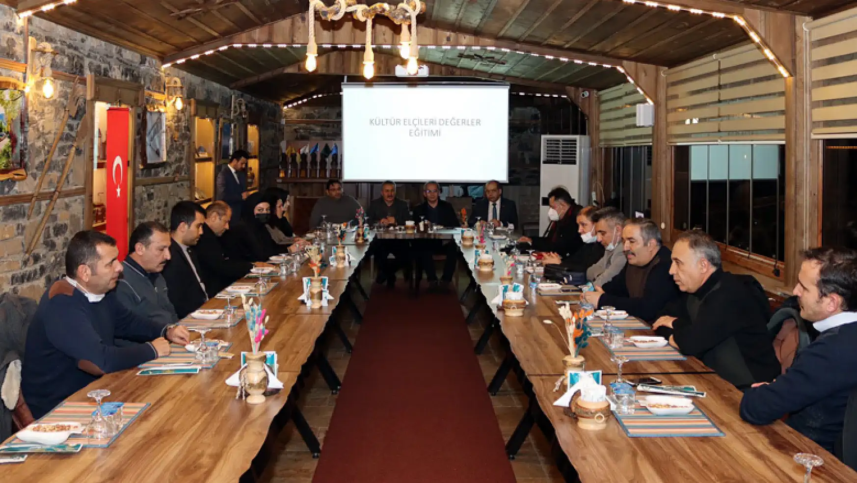 Seydişehir'da lise müdürleri ile değerler eğitimi toplantısı yapıldı