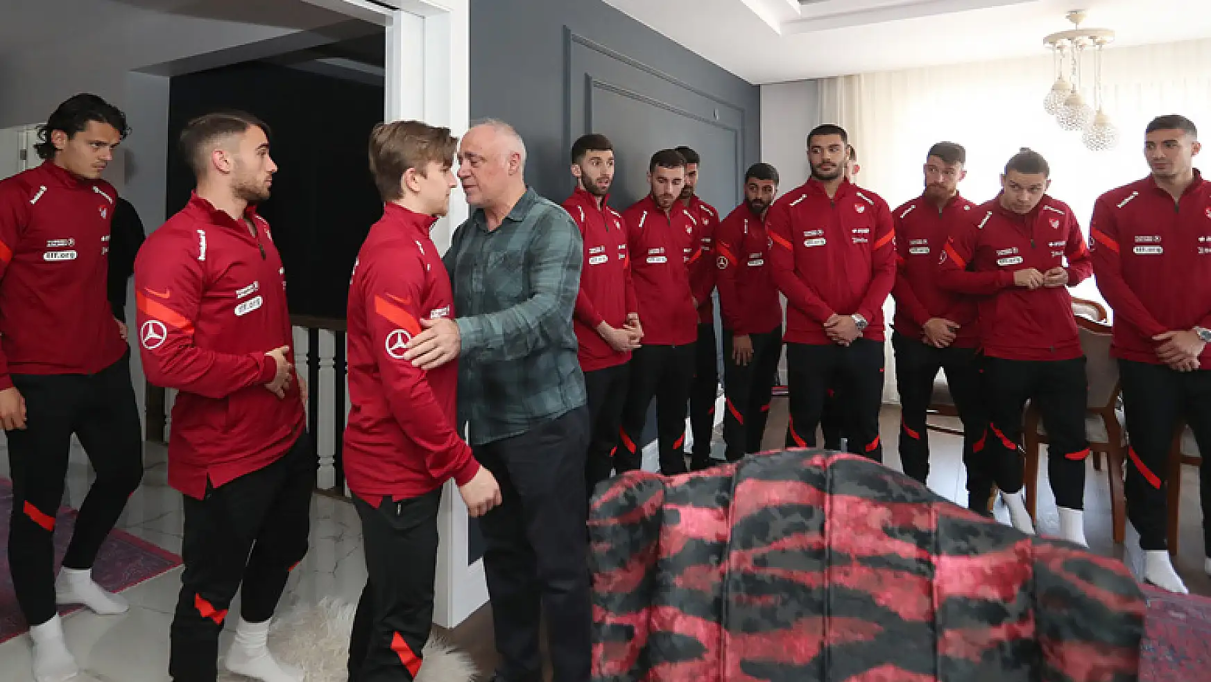 A Milli Takım'dan, Ahmet Çalık'ın ailesine ziyaret