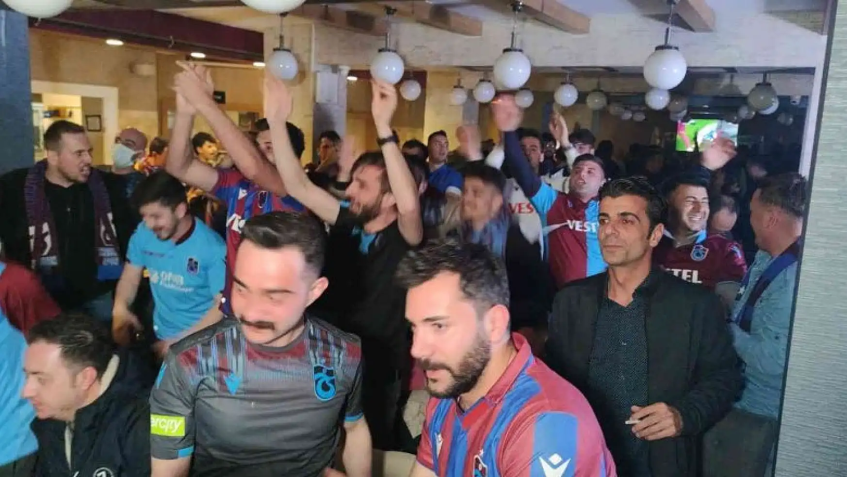 Trabzonspor taraftarları Van'ı inletti