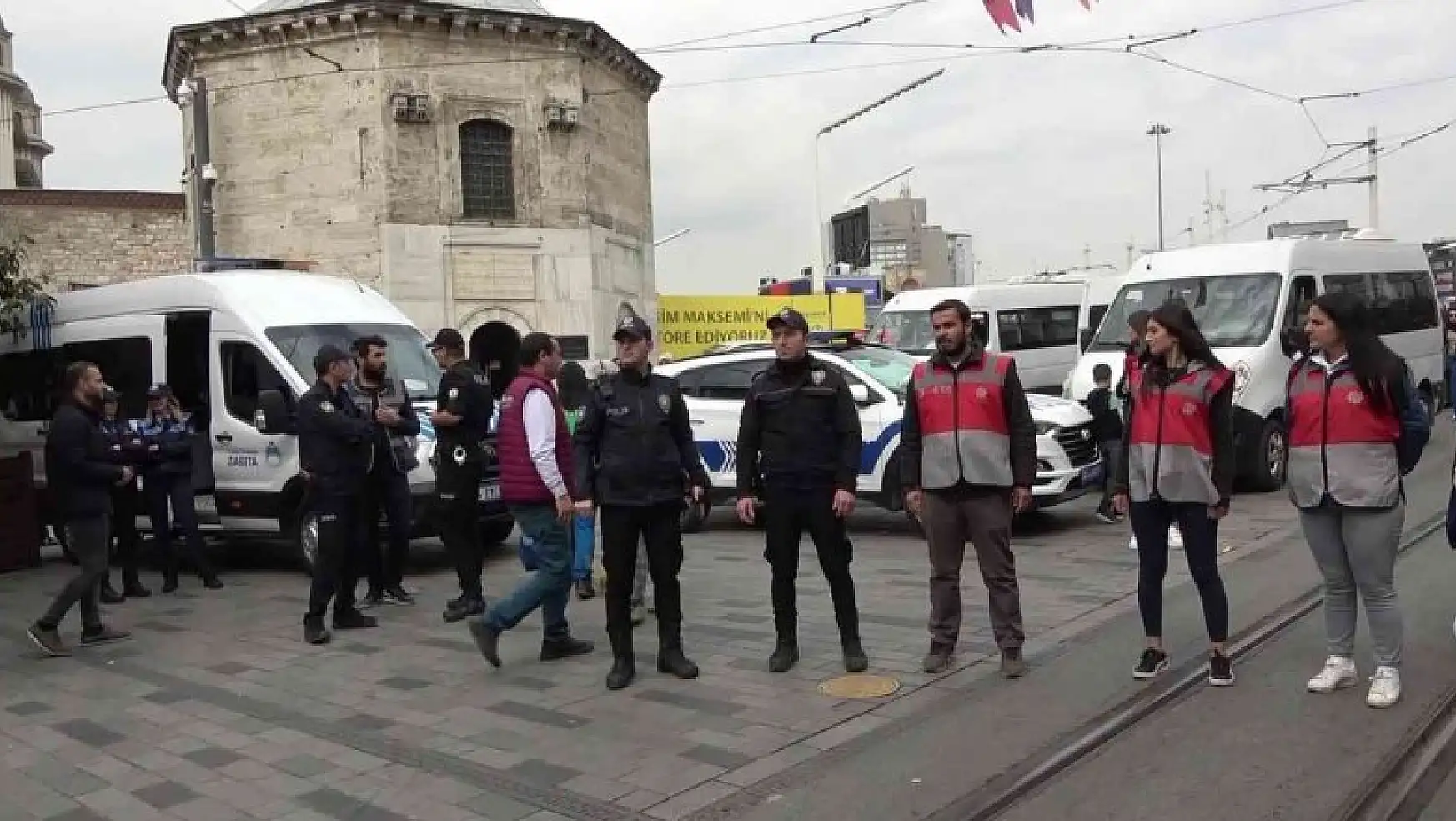 Beyoğlu'nda kaçak göçmen denetimi, 21 kişi yakalandı