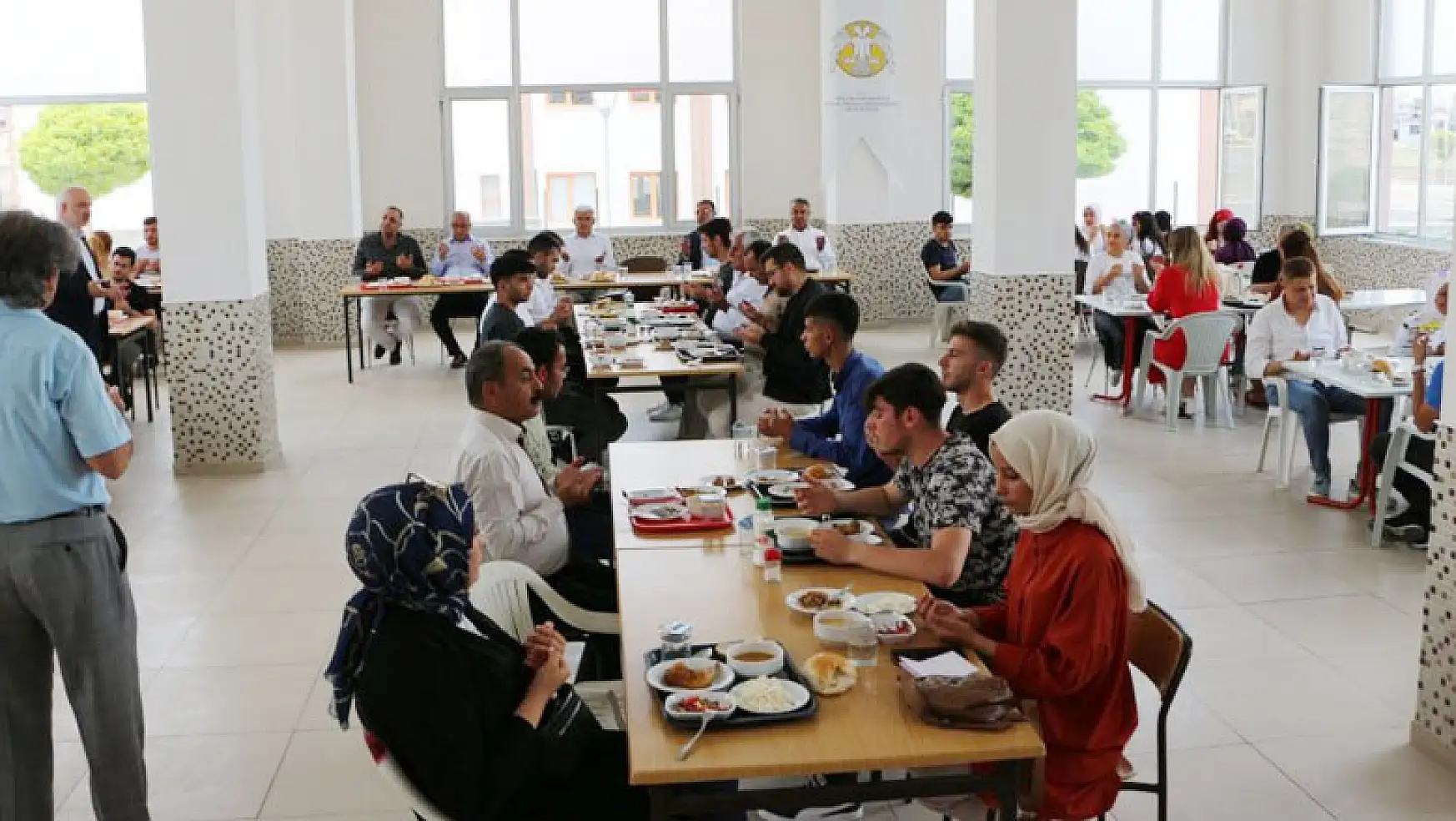 Yunak MYO''da Ücretsiz Yemek, Ulaşım, Konaklama Desteği