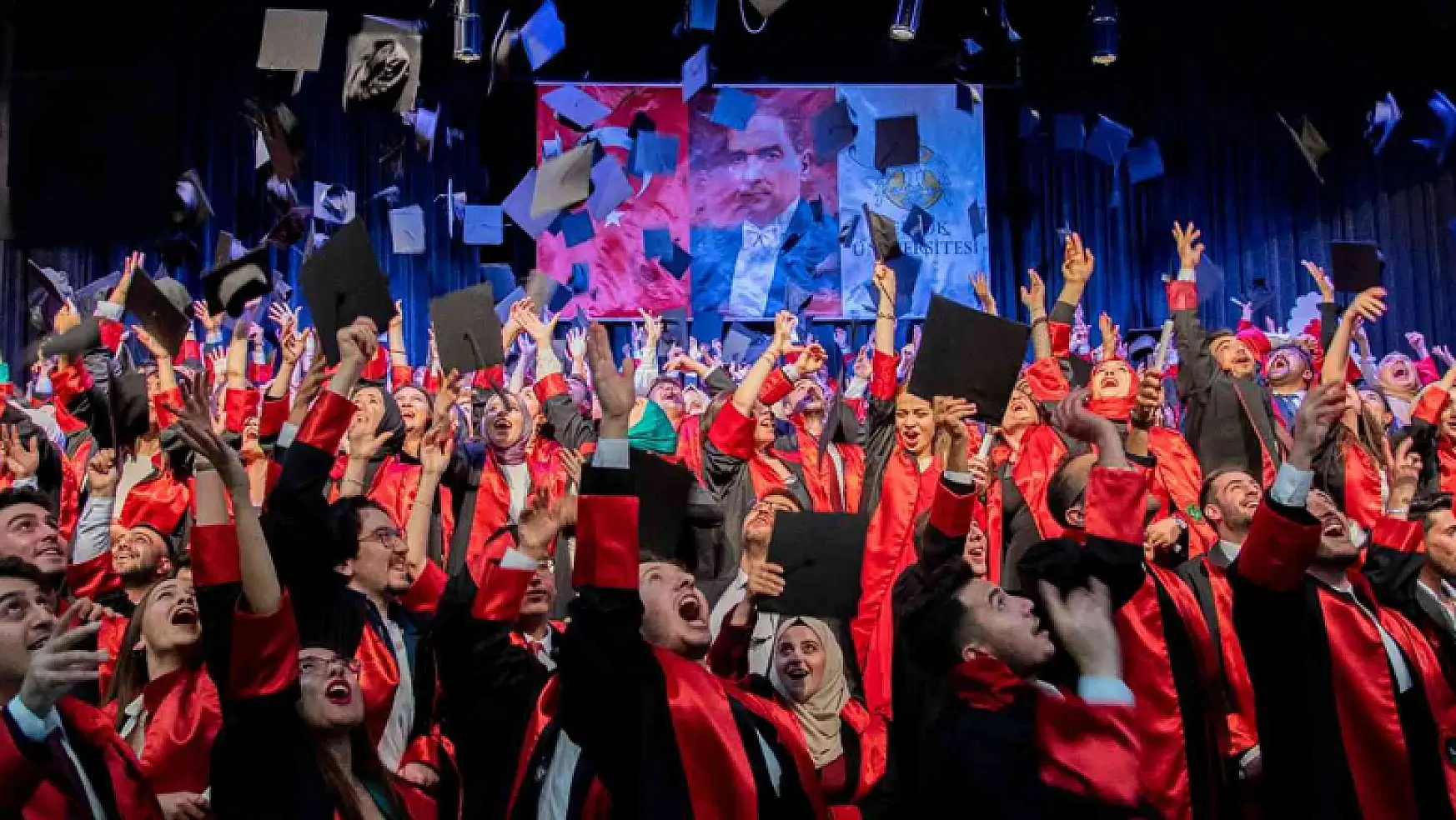 Selçuk Üniversitesinde genç hukukçular mezuniyet sevinci yaşadı