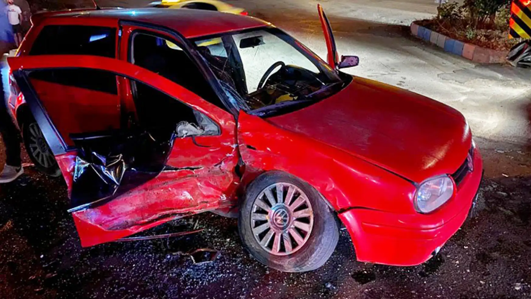 AK Parti İl Başkanı ve eşi trafik kazası geçirdi