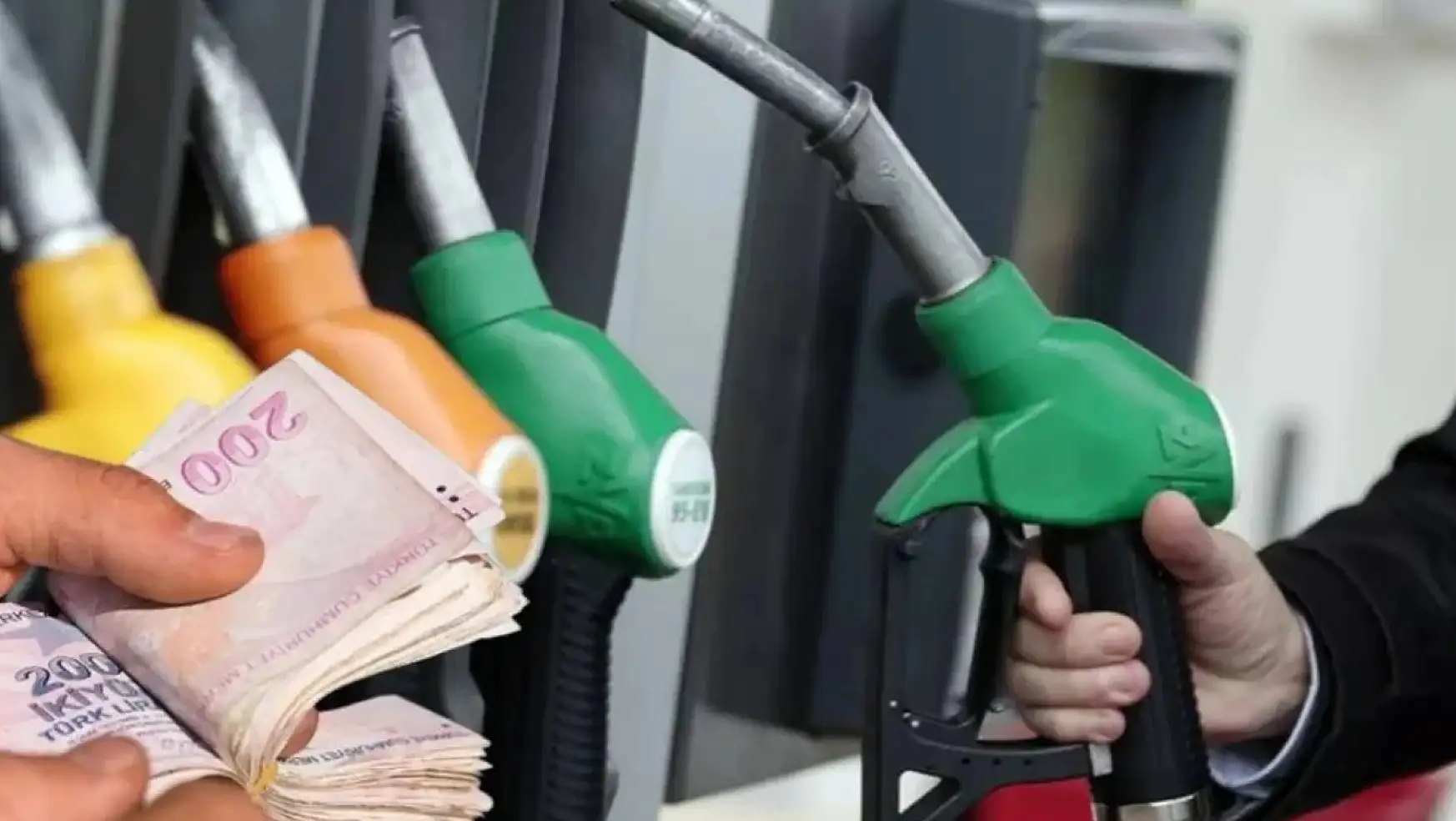Akaryakıt fiyatları gece yarısı fırlayacak: İşte benzin, motorin ve LPG'de zamlı fiyatlar