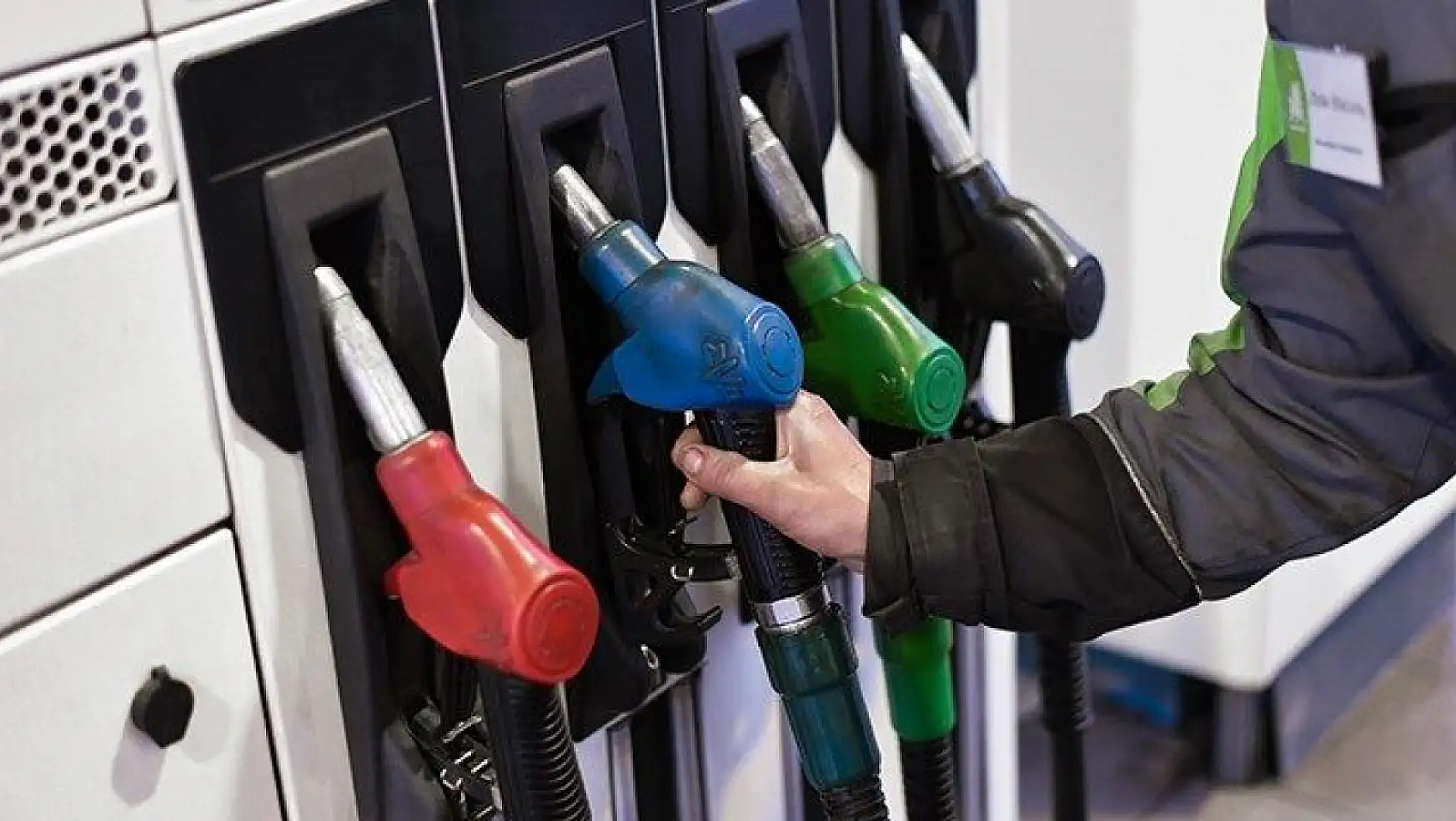 Akaryakıta büyük zam: Benzin ve motorinde el yakacak yeni fiyat açıklandı