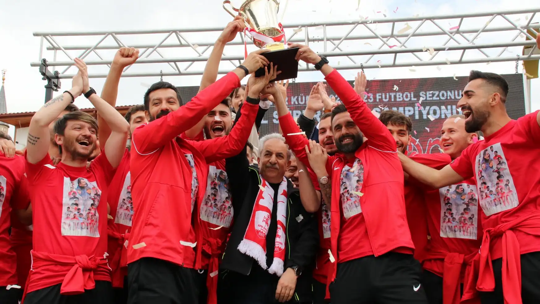 Akşehirspor, şampiyonluğunu kutladı