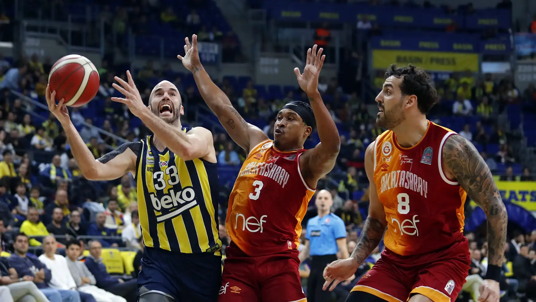 Basketbolda derbinin kazananı Fenerbahçe
