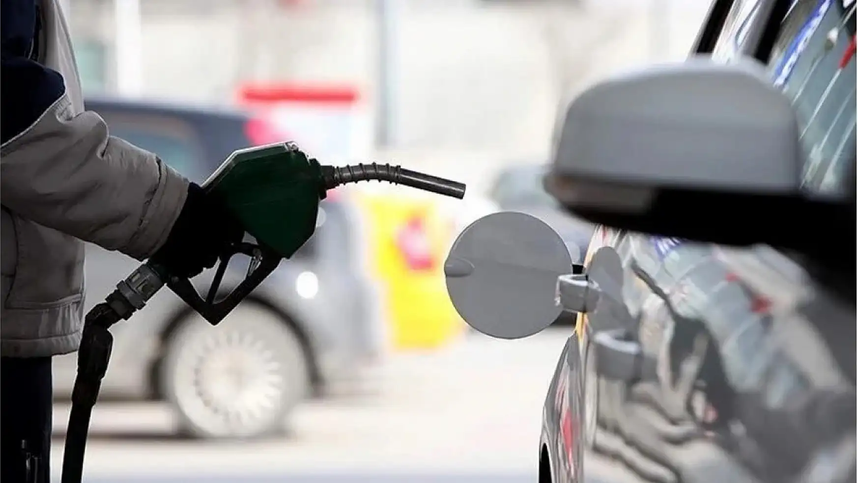 Benzin, motorin ve LPG'ye gece yarısı fiyat darbesi: İşte alanı şaşırtan yeni fiyatlar