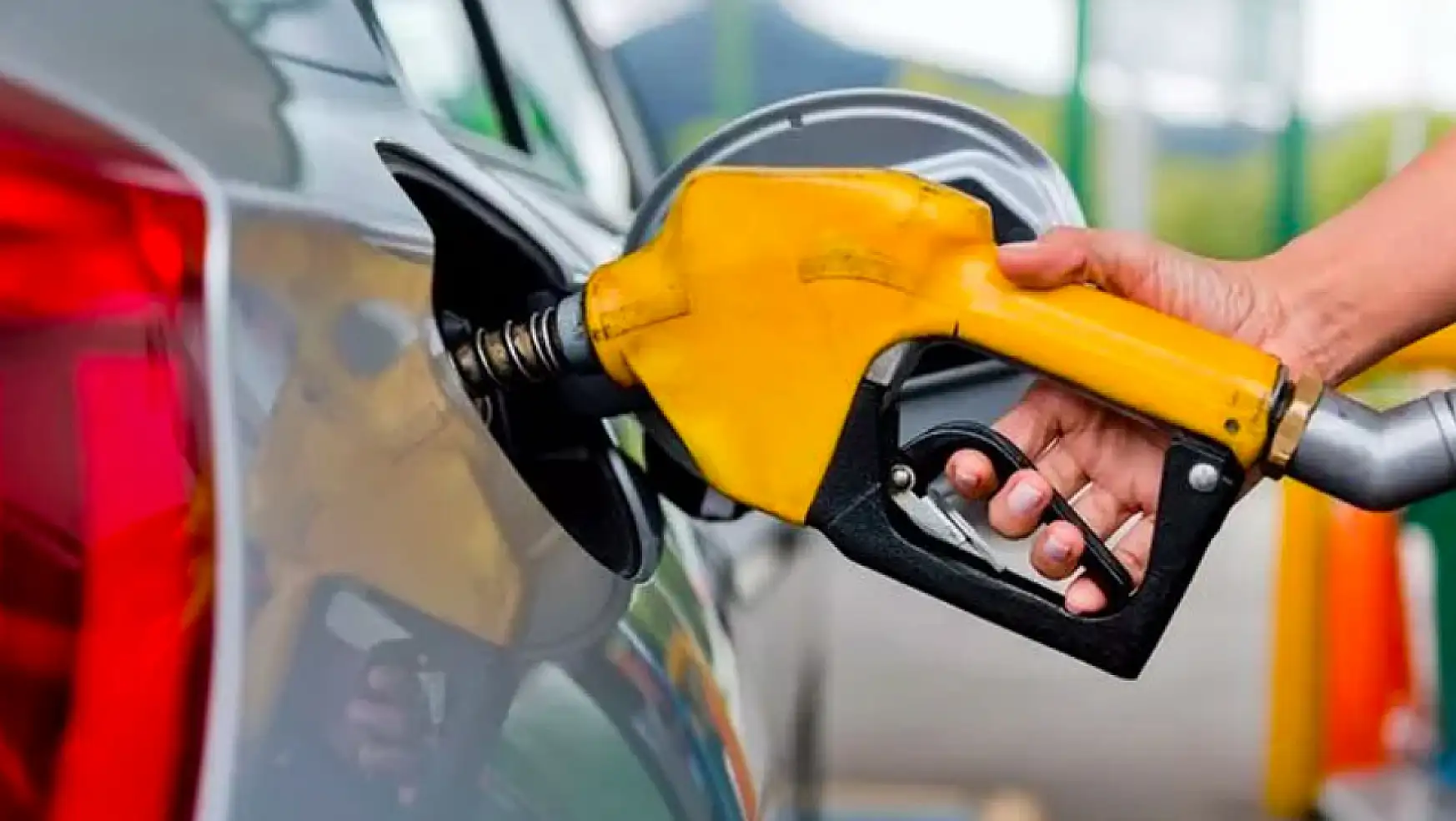 Benzin ve motorine dev zam: İşte açıklanan yeni satış fiyatı
