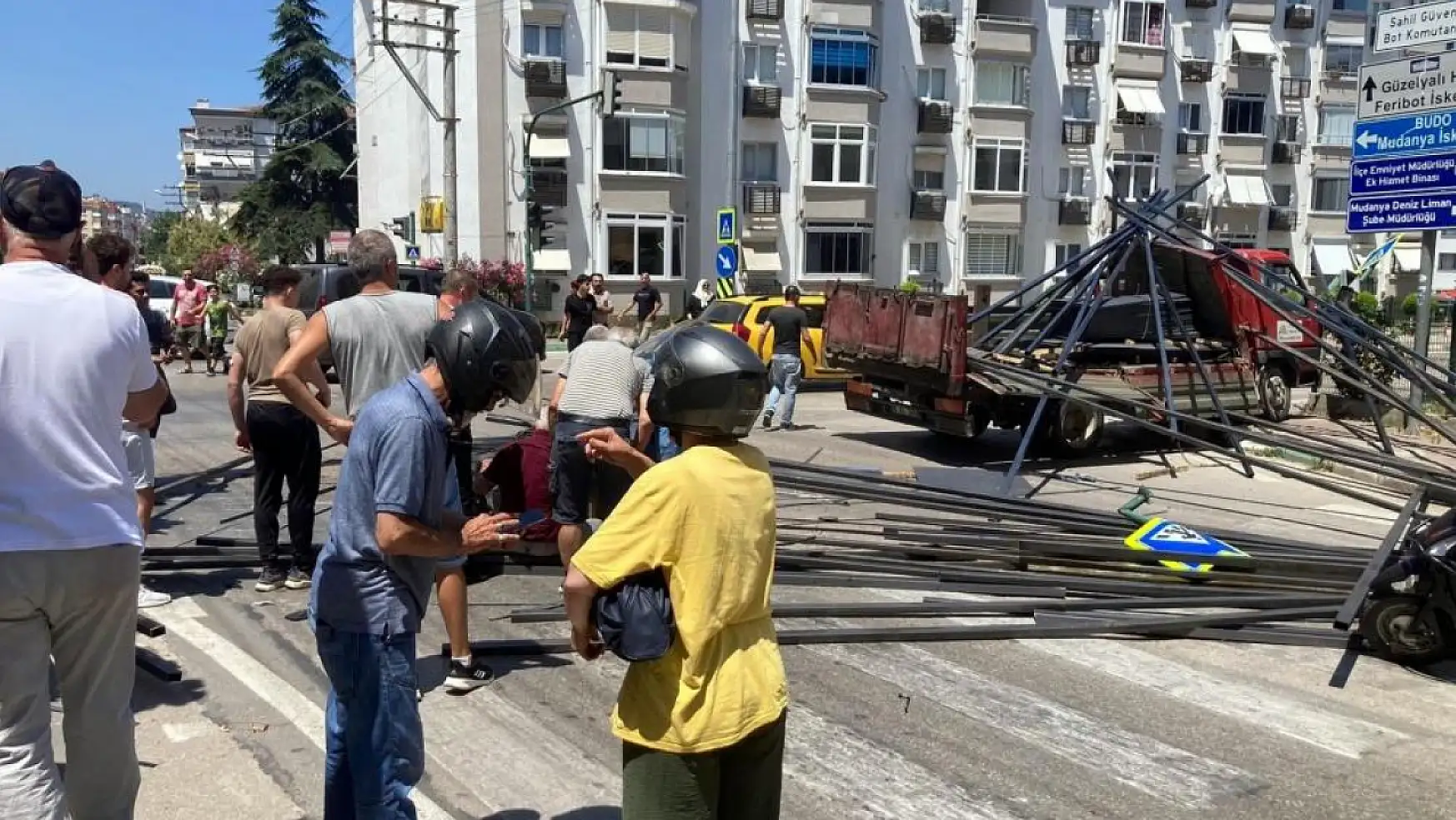 Bursa'da freni patlayan kamyon dehşet saçtı