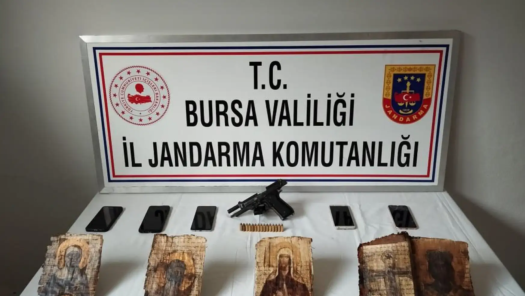 Bursa'da tarihi İncil ele geçirildi: Değeri 10 milyon dolar