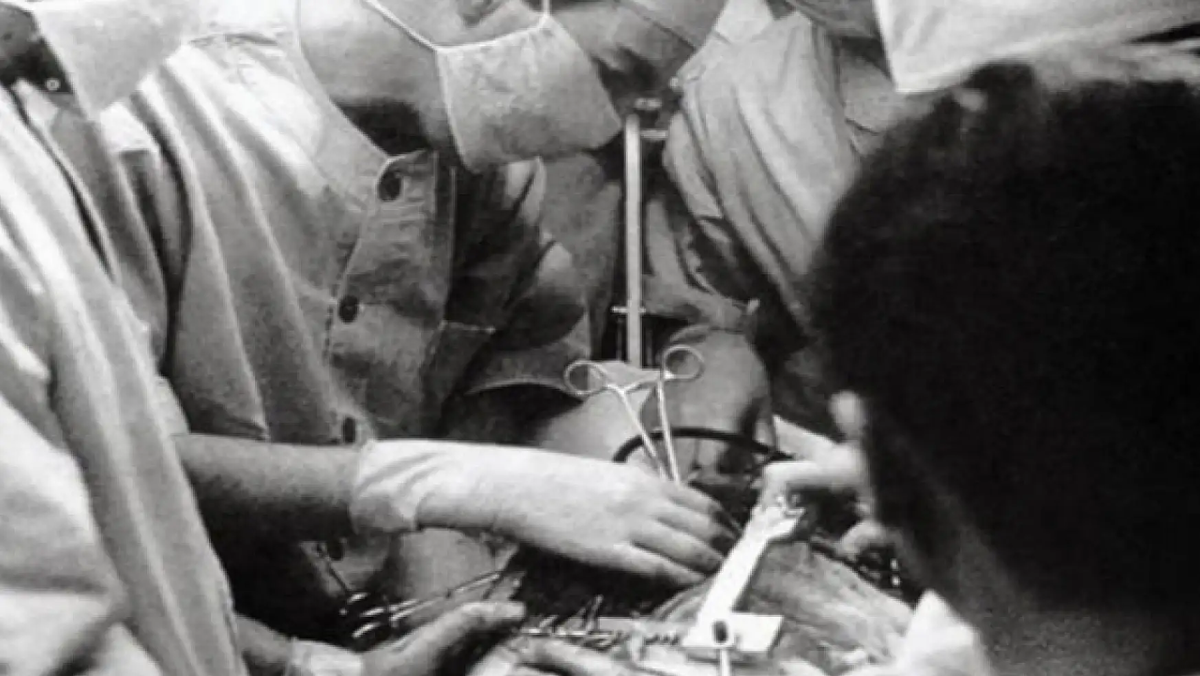 Christiaan Barnard ve kalp nakli: Tıp dünyasında devrim yaratan cerrah