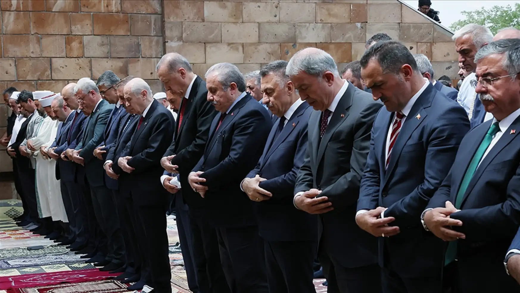 Cumhurbaşkanı Erdoğan cuma namazını Malazgirt'te kıldı