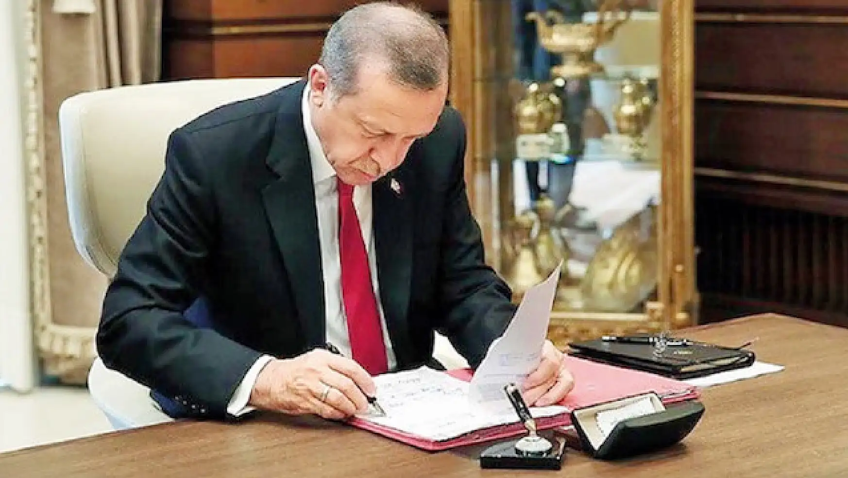Cumhurbaşkanı Erdoğan imzaladı! 36 fakülte kuruldu, 16'sı kapandı!