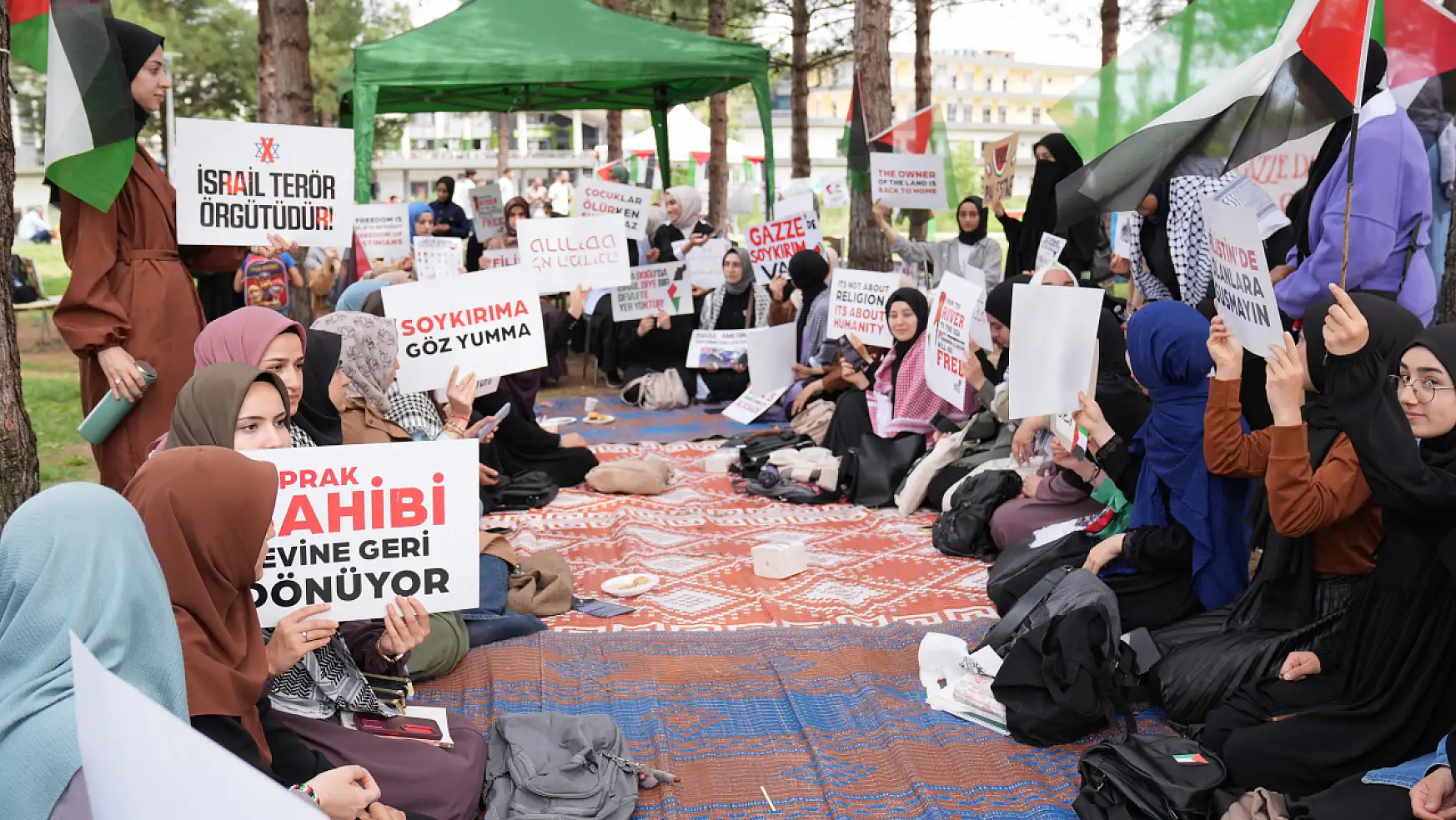 Dicle Üniversitesi öğrencileri Filistin için oturma eylemi düzenledi