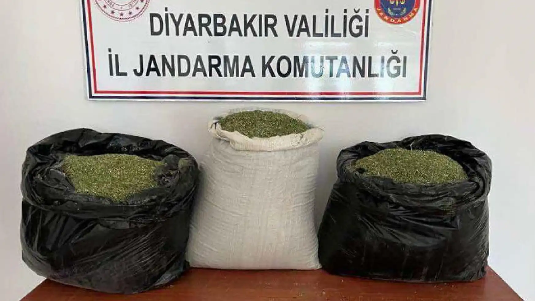 Diyarbakır'da 121 kilogram kubar esrar ele geçirildi