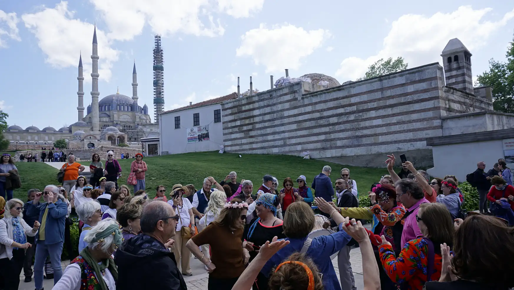 Edirne'de Kakava-Hıdrellez Şenlikleri renkli ve coşkulu geçiyor