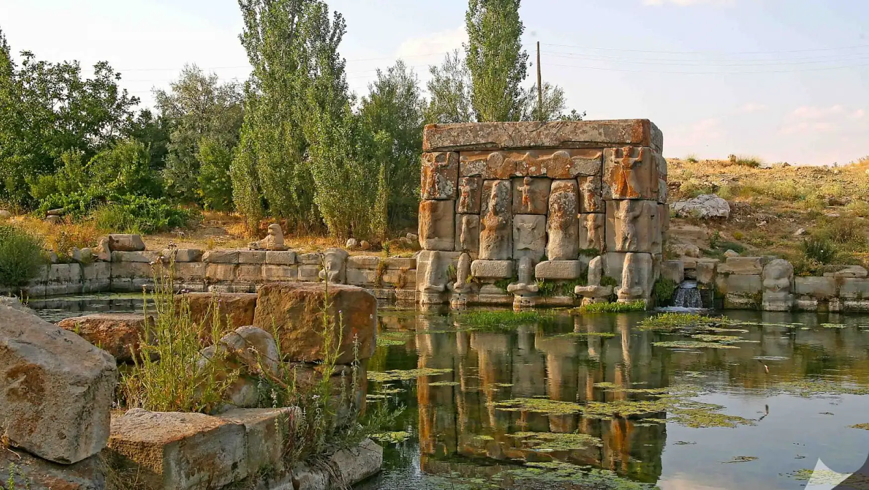 Eflatunpınar Hitit Su Anıtı'nın büyüleyici güzelliği ziyaretçilerin dikkatini çekiyor