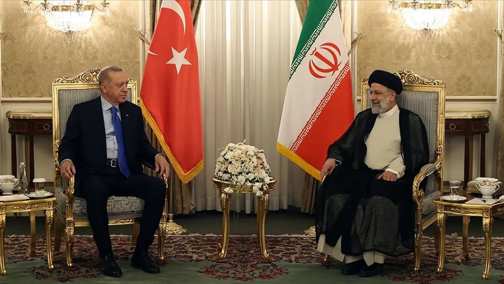 Erdoğan İran'da! Reisi ve Hamaney'le görüştü
