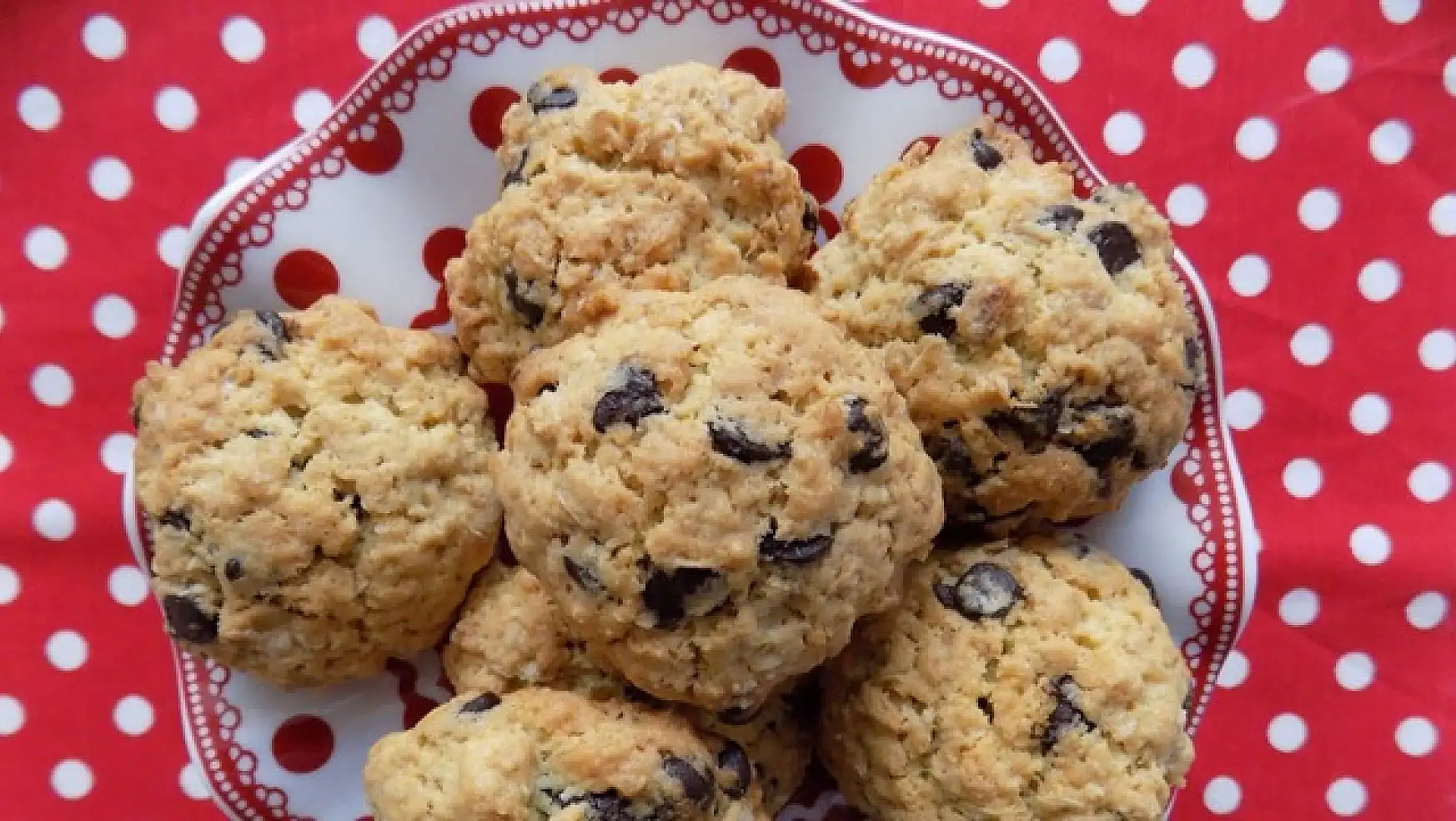 Evinizin tadını çıkarın: Cevizli üzümlü atom kurabiye tarifi