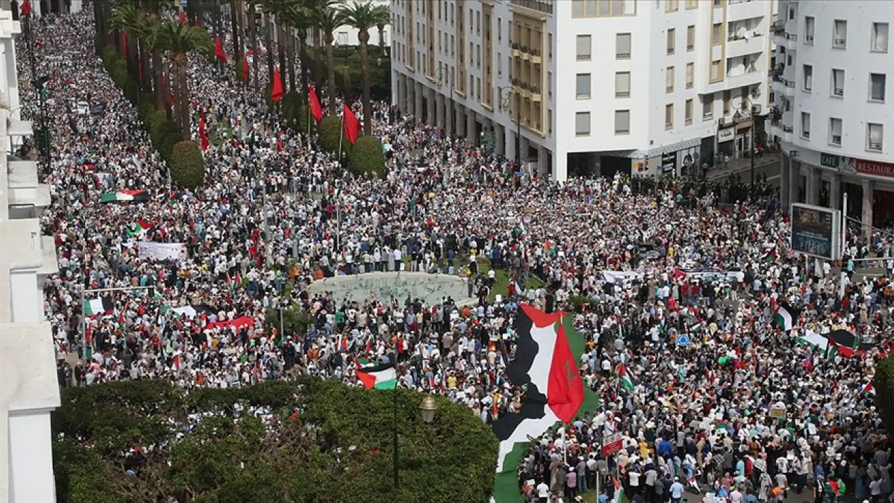 Fas'ta yüzlerce kişi, Gazze için bir araya geldi
