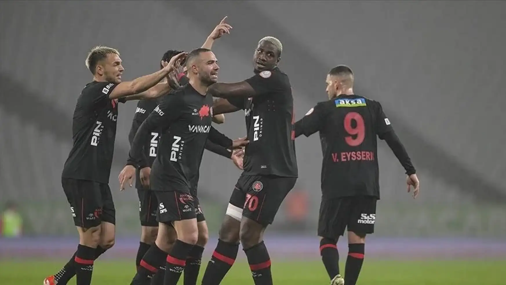 Fatih Karagümrük sahasında Antalyaspor'u 4-1 mağlup etti