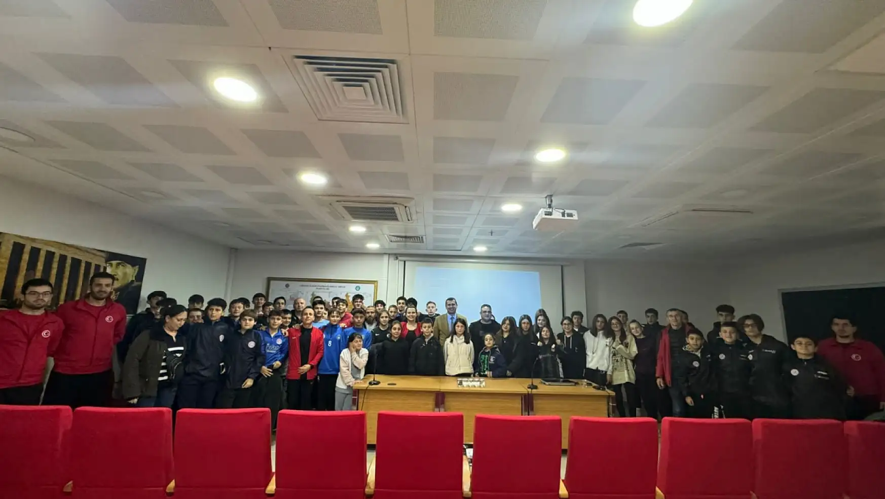 Gençlik ve Spor İlçe Müdürlüğü Bağımlılıkla mücadele semineri düzenledi
