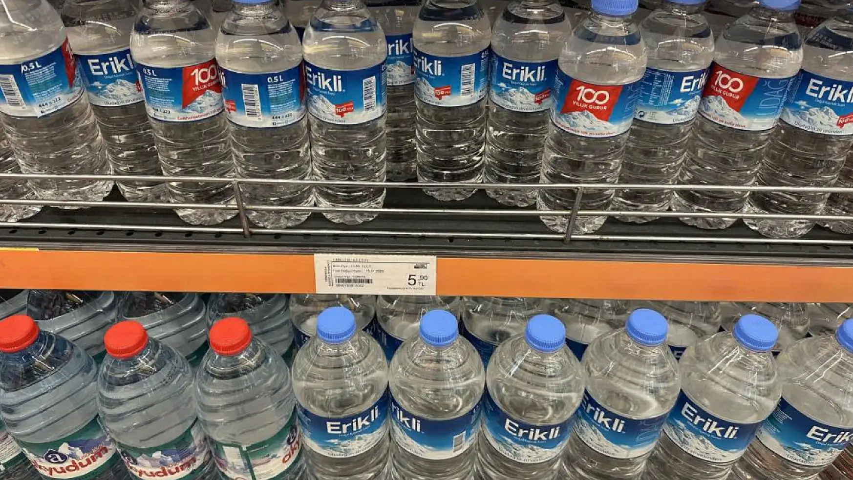 İçme suyu fiyatlarına vatandaş tepkili! Marketlerde fiyatlar birbirini tutmuyor!