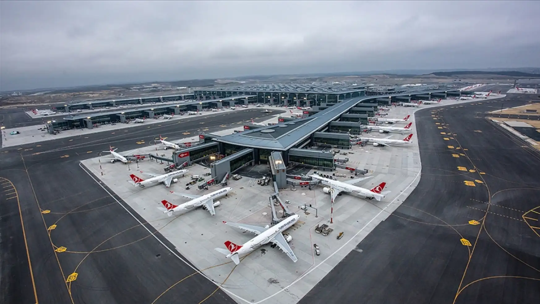 İstanbul Havalimanı'nı 4,5 yılda yaklaşık 1,5 milyon uçak kullandı