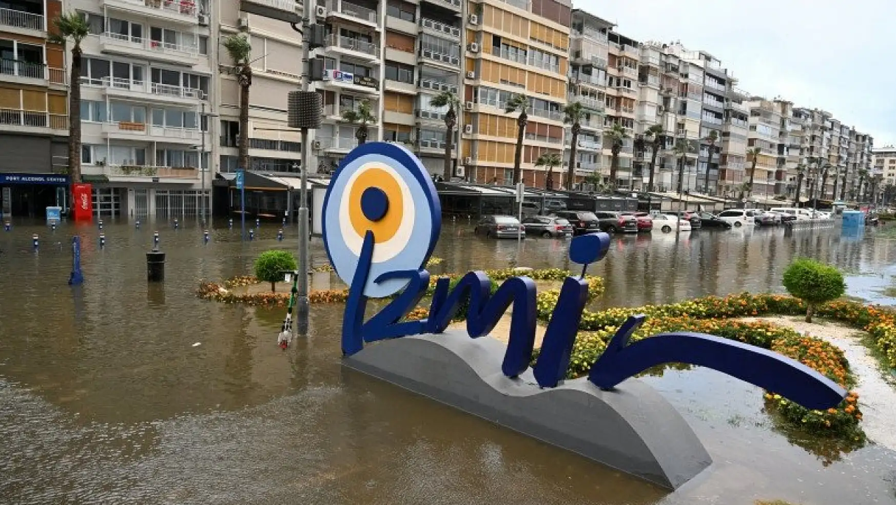 İzmir'de selin verdiği zarar gün ağarınca ortaya çıktı