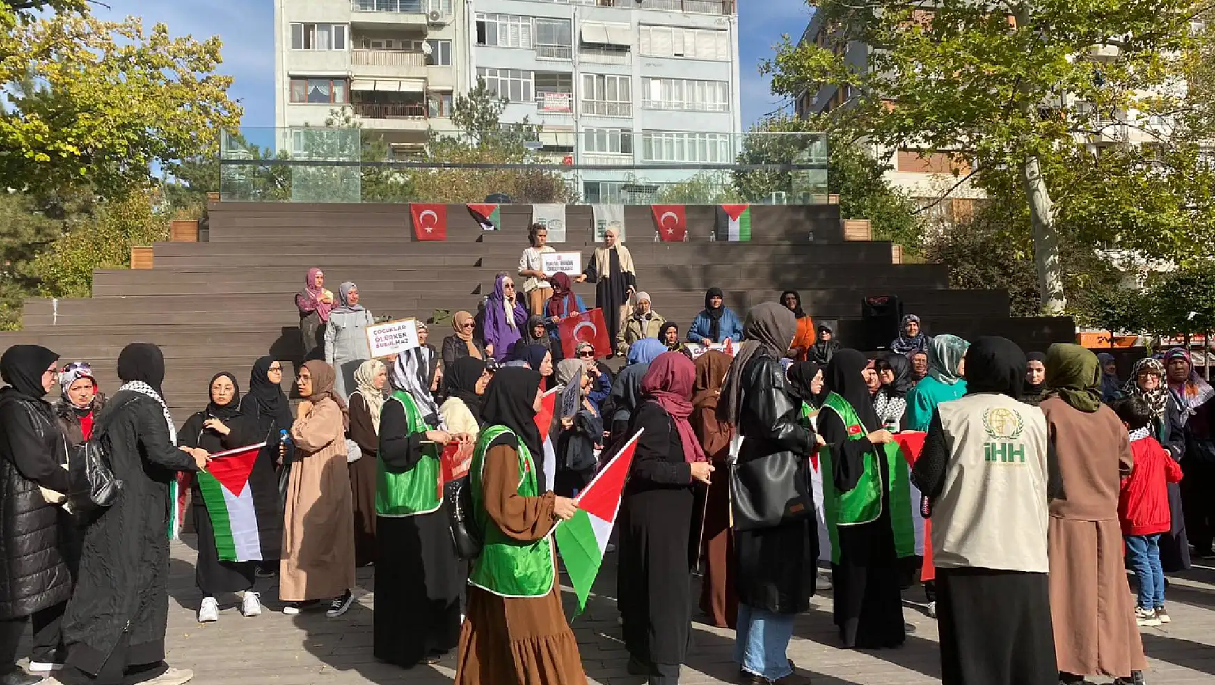Kadınlar Filistin için bir arada!