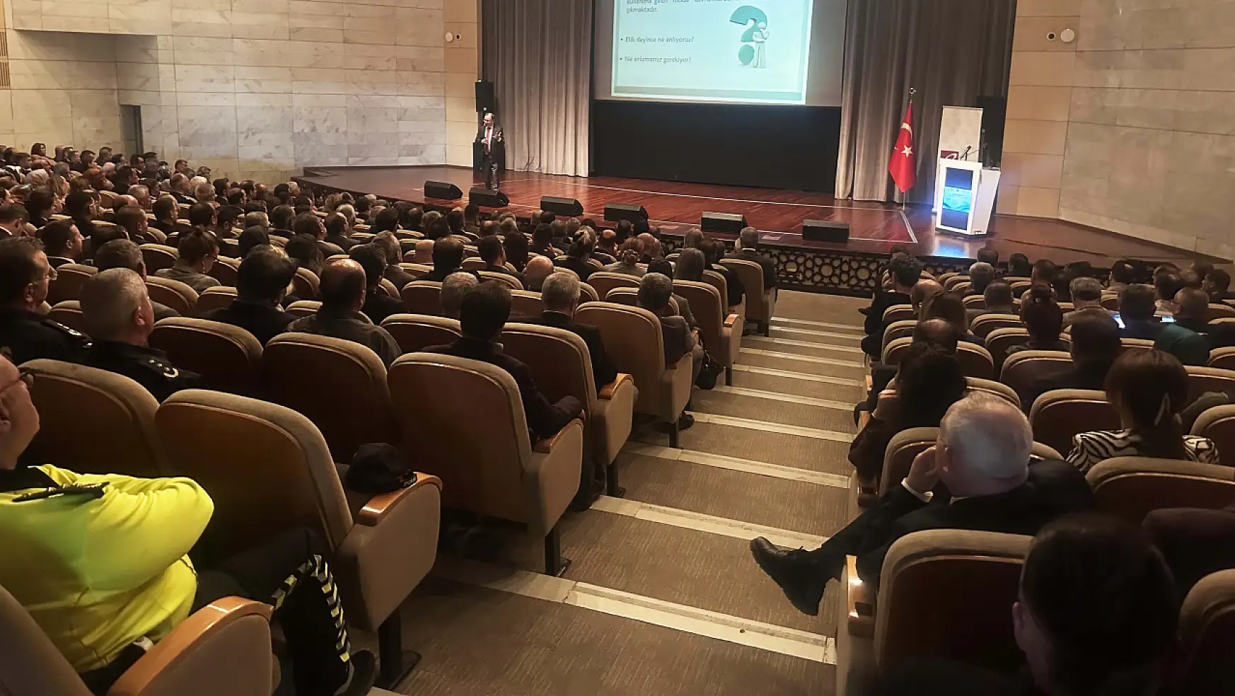 Konya'da Kamu Yönetiminde Etik ve Etik Davranışları İlkeleri konferansı yapıldı