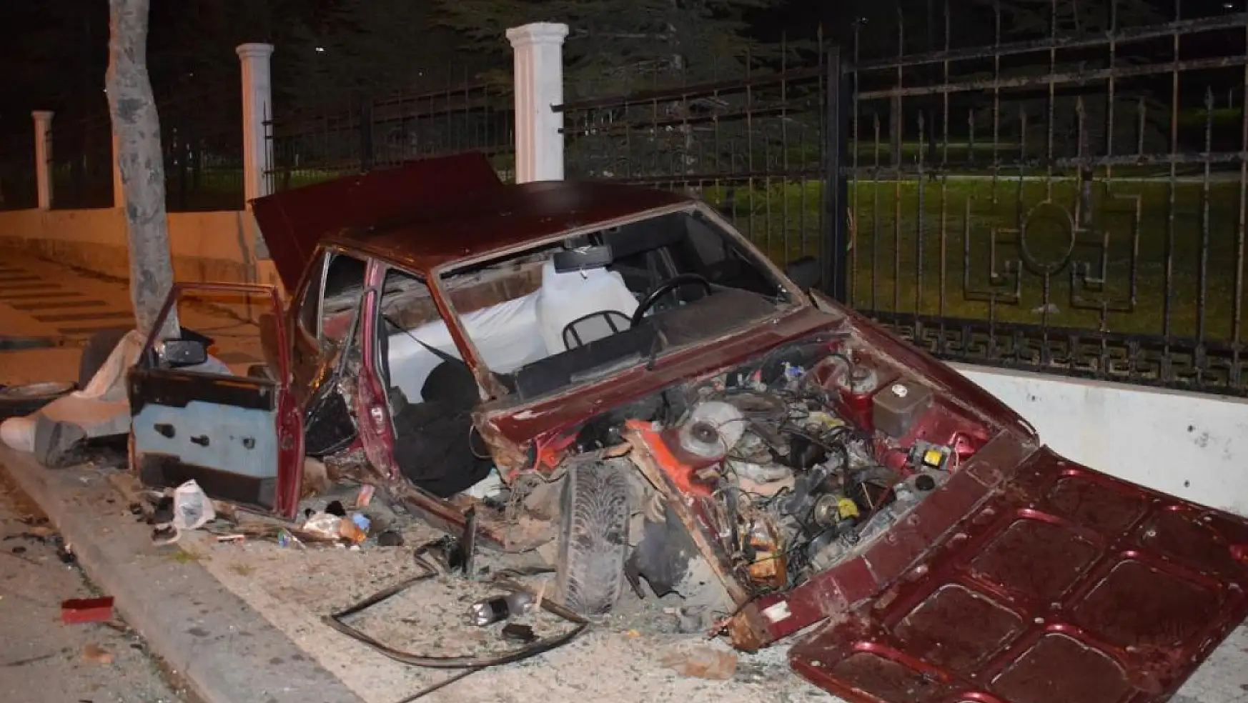 Karaman'da kontrolden çıkan otomobil duvara çarptı: Bir yaralı