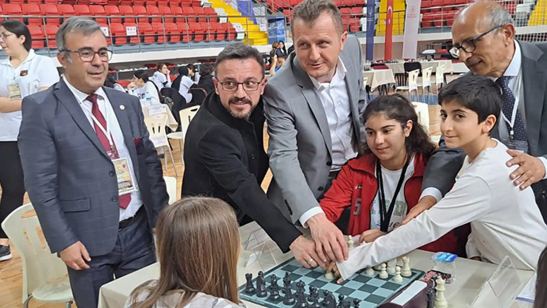 Karaman'da okul sporları satranç grup müsabakaları başladı
