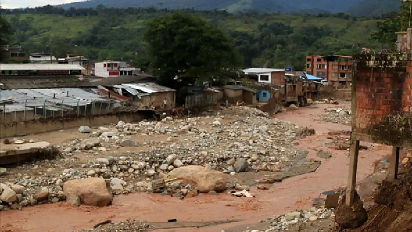 Kolombiya doğal afetlere teslim
