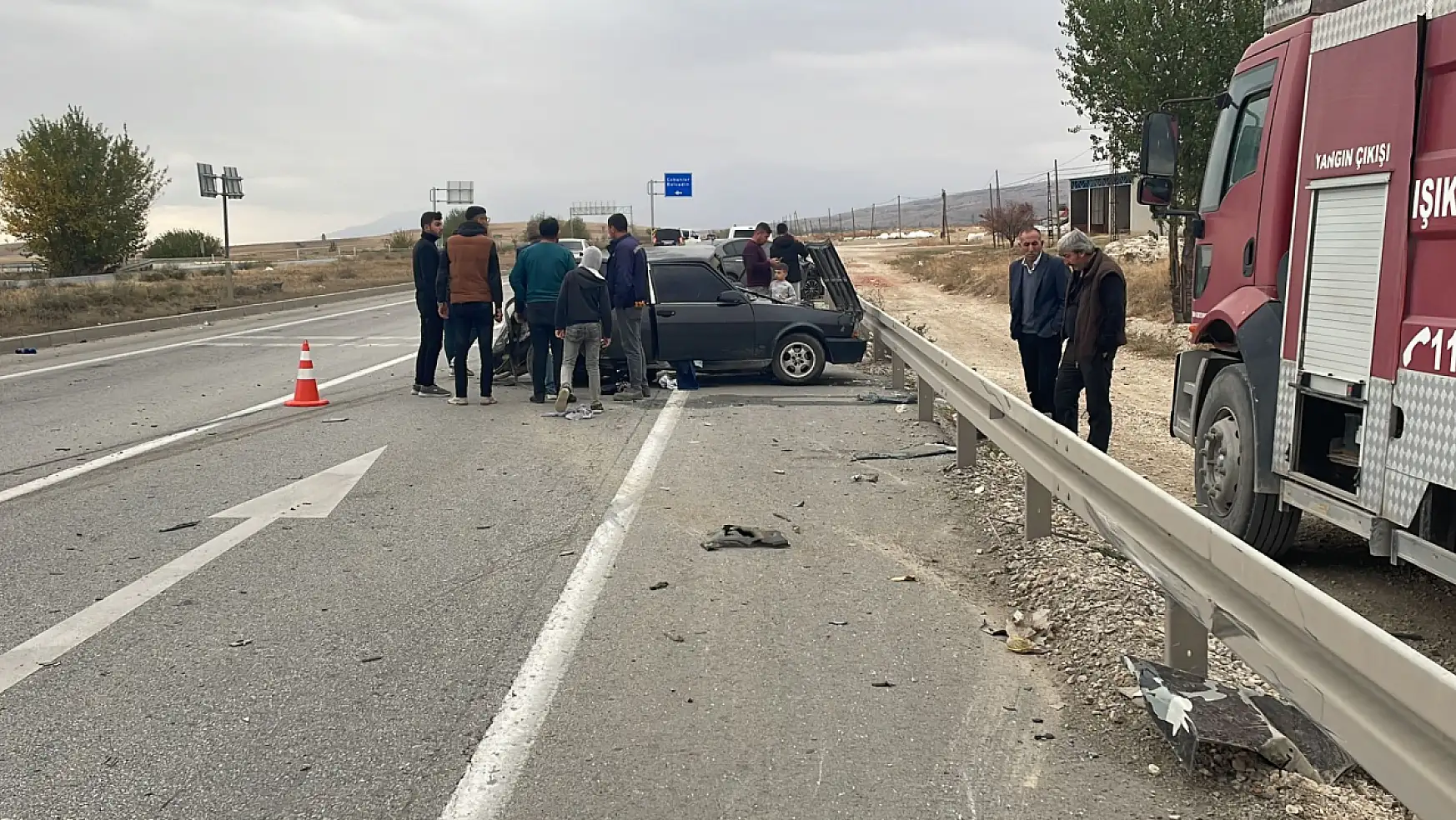 Konya-Afyonkarahisar kara yolunda kaza: İki otomobil çarpıştı: 1 kişi öldü, 4 kişi yaralandı!