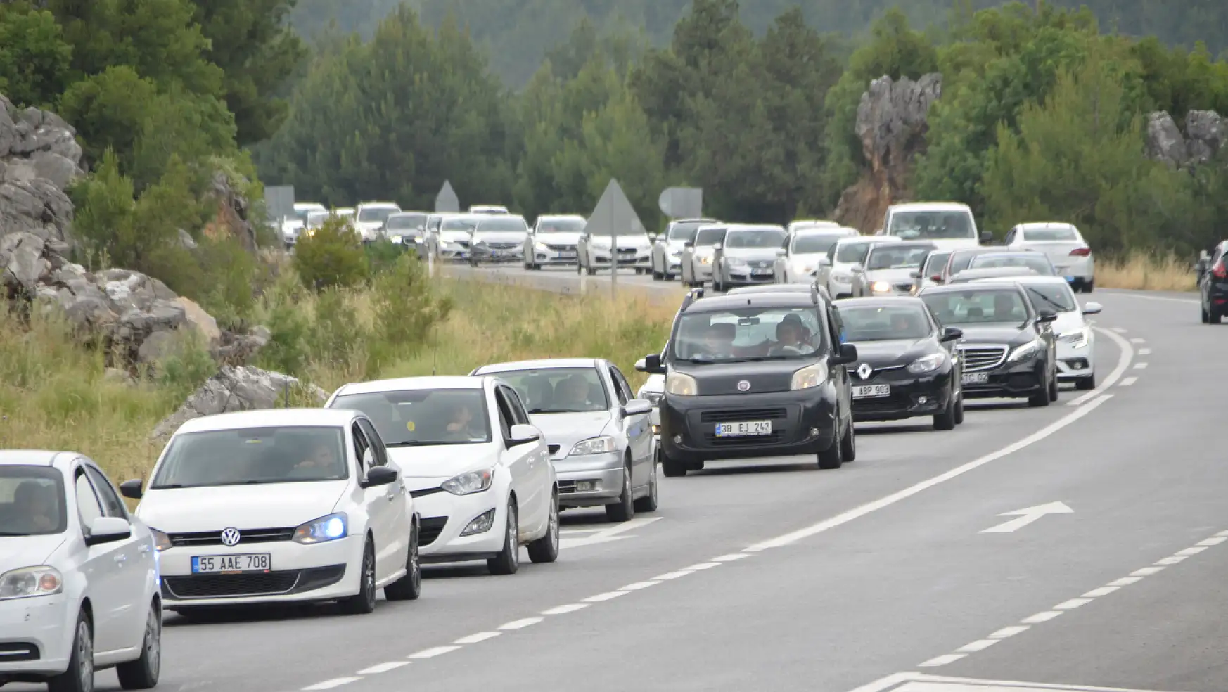 Konya-Antalya yolu trafiğe kapandı mı? Karayolunda büyük yoğunluk