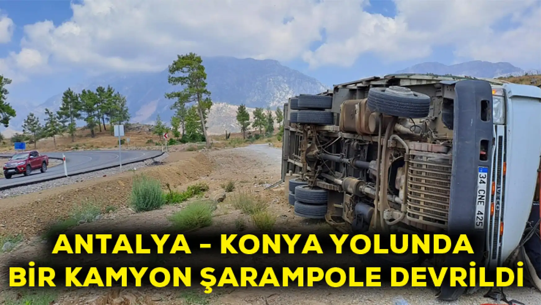 Konya - Antalya yolunda bir kamyon şarampole devrildi