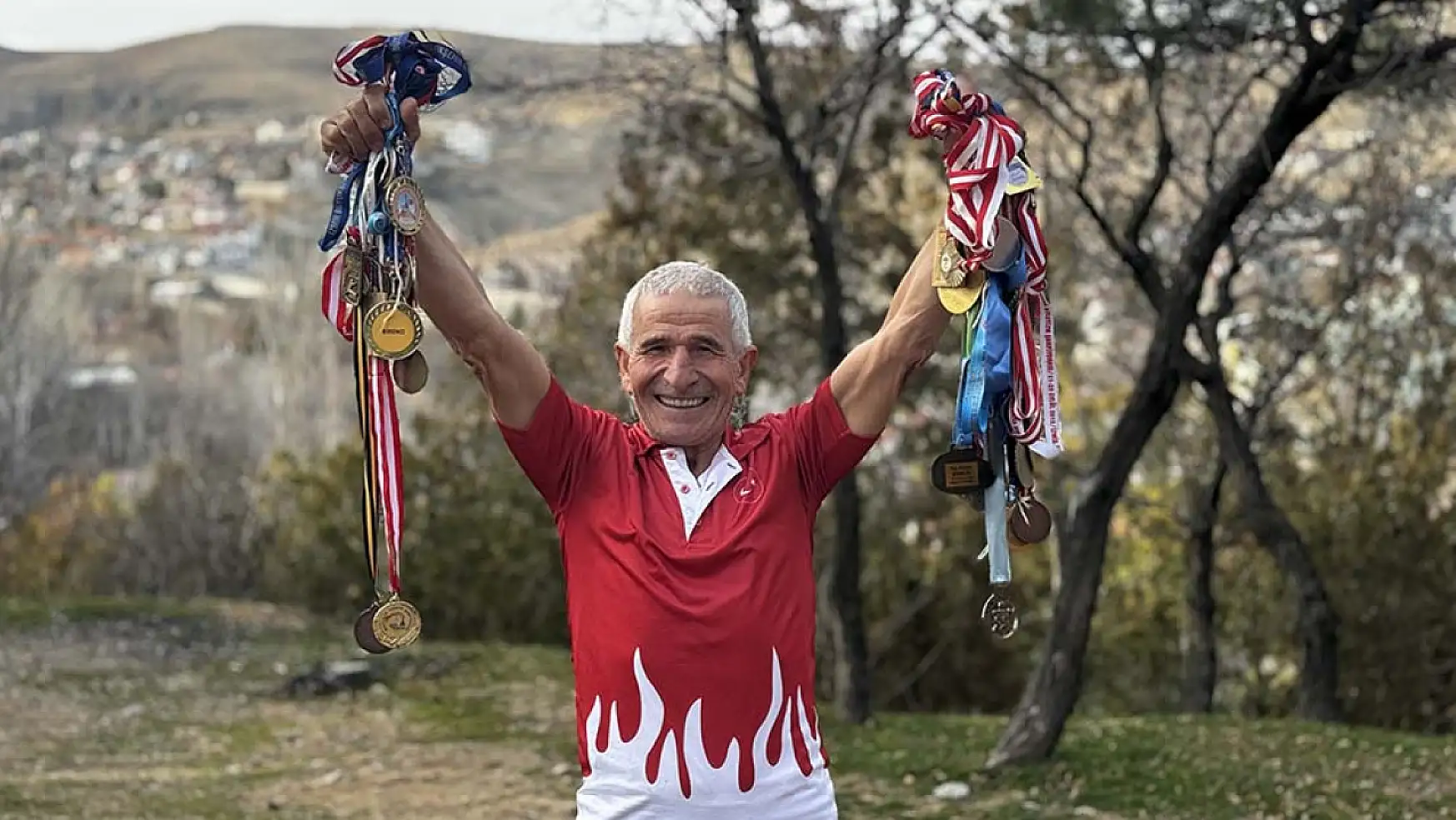 Konya'da 71 yaşındaki atlet, görenleri şaşkına çeviriyor!