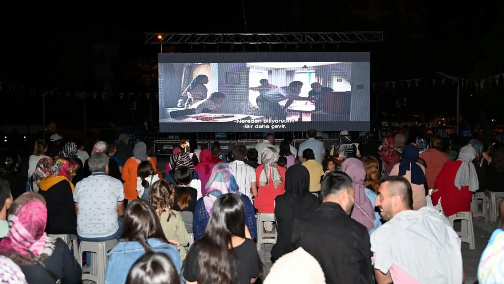 Konya'da açık havada sinema keyfi