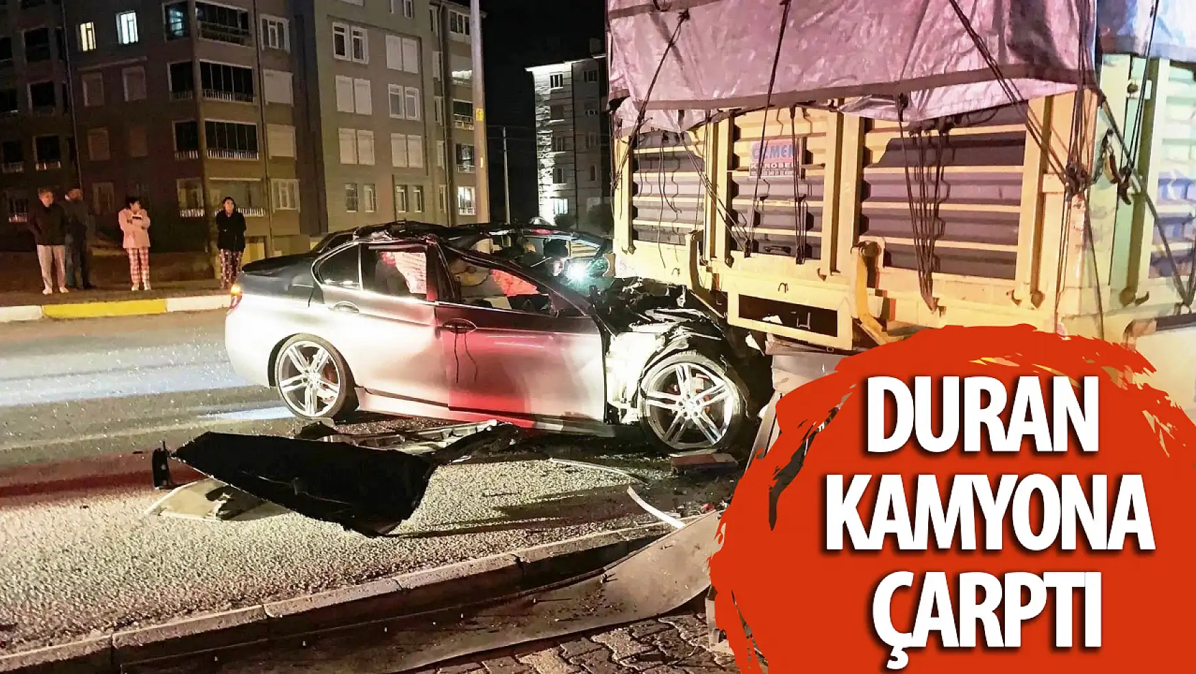 Konya'da bir otomobil duran kamyona çarptı: 2 yaralı