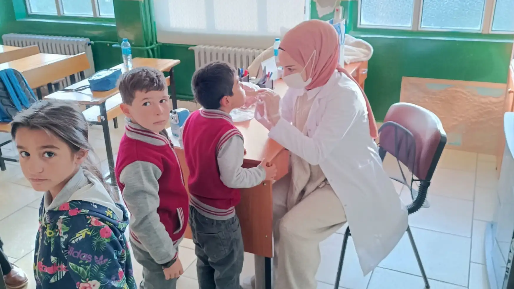 Konya'da birinci sınıf öğrencilerine diş taraması yapıldı!