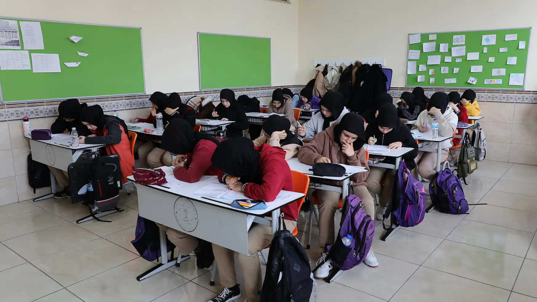 Konya'da eş zamanlı 86 Bin Öğrenciye LGS Ve TYT Sınavı Yapıldı!